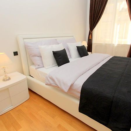 Luxury Apartments Krocinova Прага Екстериор снимка